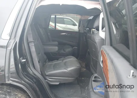 2016 Cadillac Escalade Luxury Collection z USA, uszkodzony, nr VIN 1GYS4BKJ3GR180752